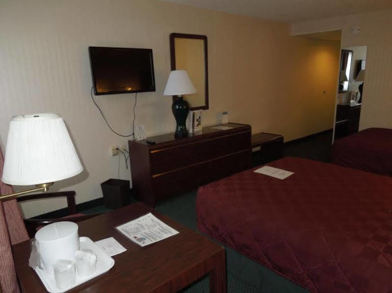 Baymont By Wyndham Queensbury/Lake George Extérieur photo
