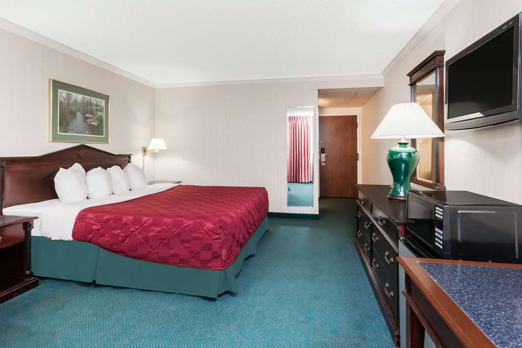 Baymont By Wyndham Queensbury/Lake George Extérieur photo